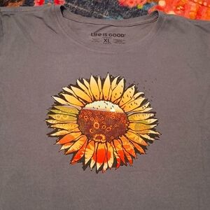 Life is Good XL Crusher tee Classic fit Sunflower
